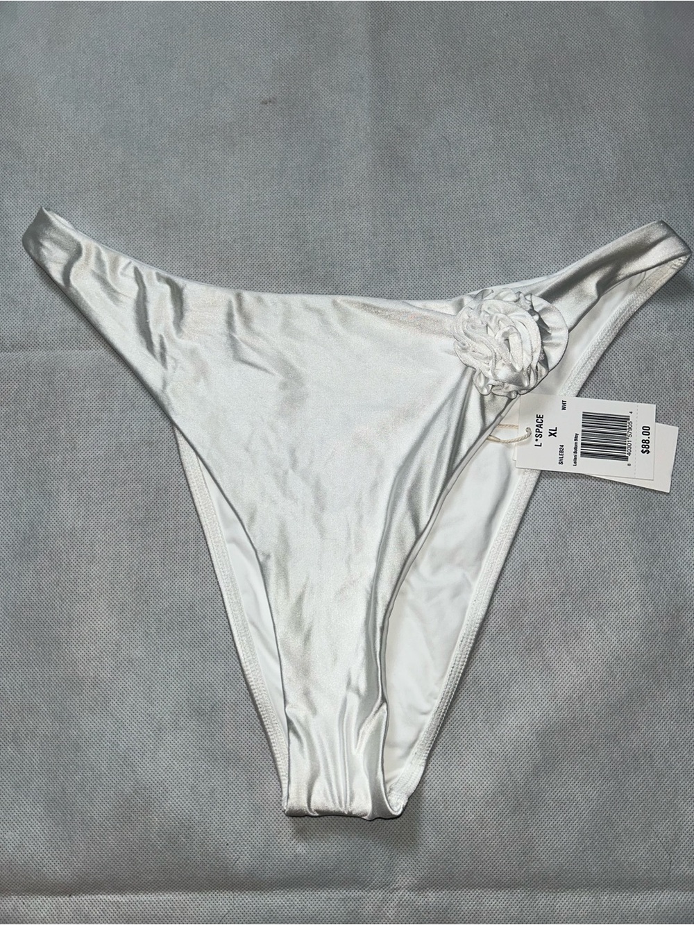 L Space white bikini bottom with 3D flower detail size XL NWT